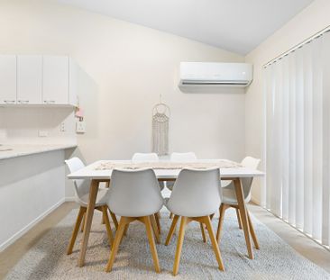 Spacious Townhouse Living! - Photo 3