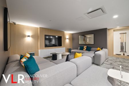 Condo in Surrey, BC - Photo 4