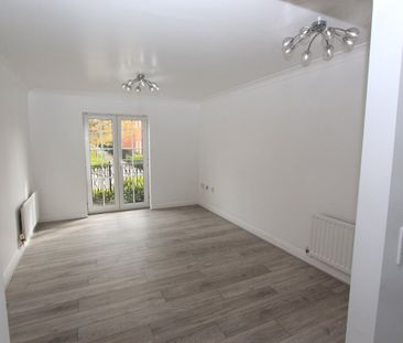2 Bed Flat, Seaton Square, NW7 - Photo 3