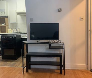 1 Bed Flat, Bacon St, E2 - Photo 2