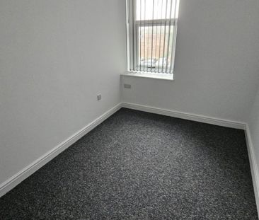 2 bed Flat - To Let - Photo 1