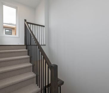 For Lease - 58 CHERRY BLOSSOM Private, Parkway Park - Queensway Ter... - Photo 1