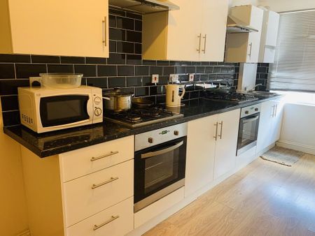 1 bedroom house of multiple occupation to rent - Photo 3