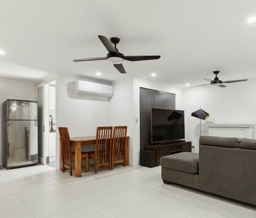 STYLISH MODERN HOME IN GREAT LOCATION - Photo 3