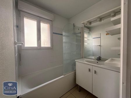 Location Appartement 2 pièces 52m² MAUBEUGE 59600 - Photo 2
