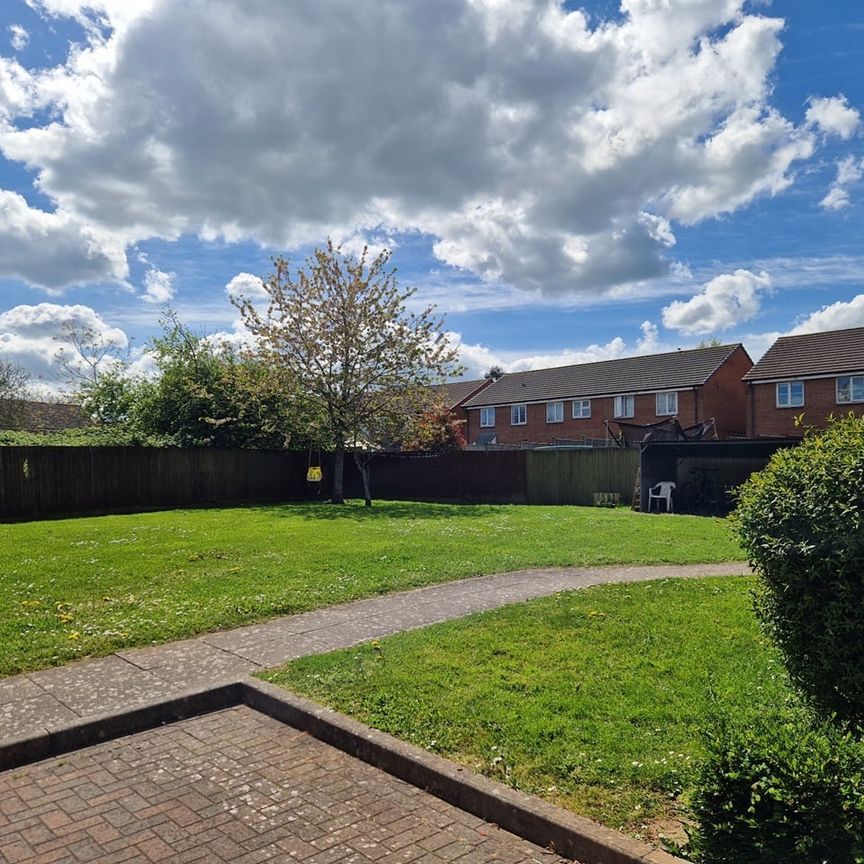 1 Bed Flat, Gatcombe Road, BS13 - Photo 1