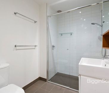 SPACIOUS APARTMENT IN IDEAL LOCATION - Photo 6