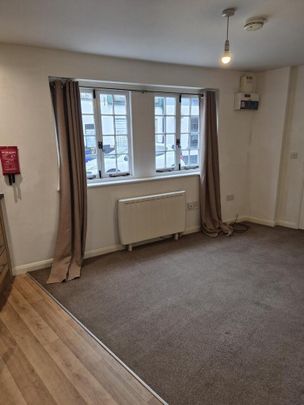 Studio to rent - Photo 1