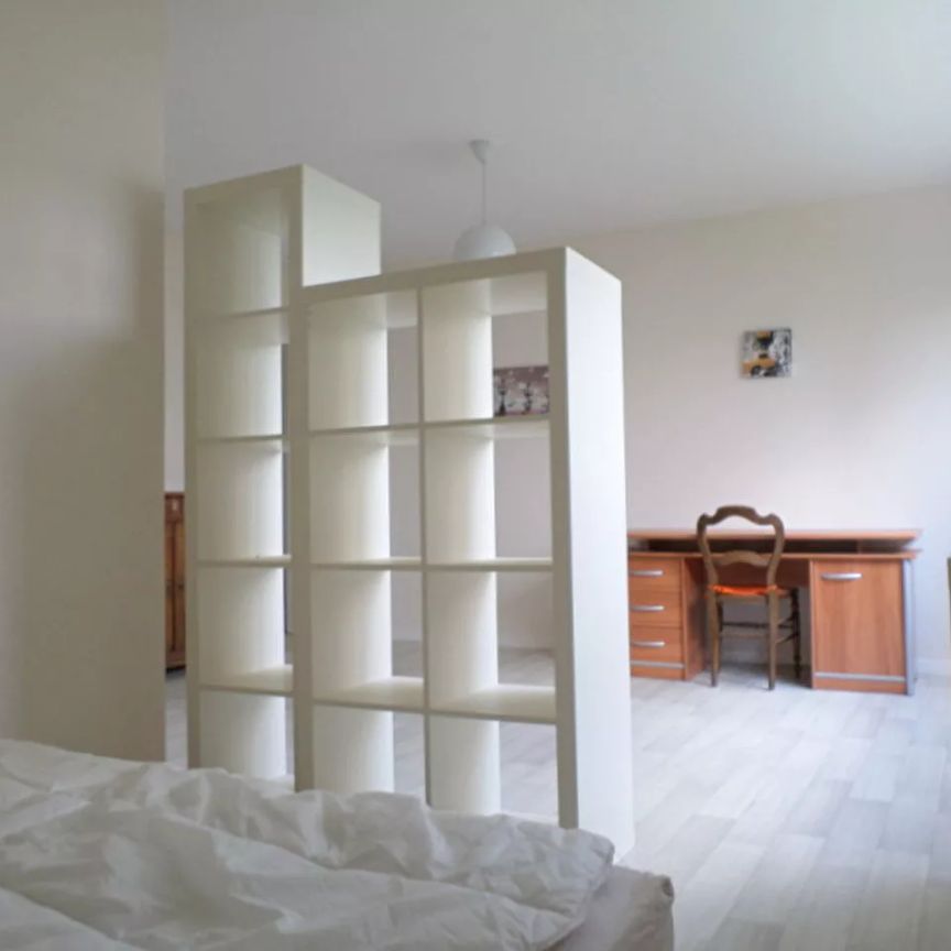 Appartement meublé - quartier Palente - 1 pièce -35,18 m² - Photo 1