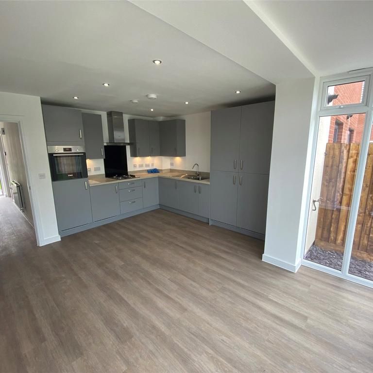 3 bedroom semi-detached house to rent - Photo 1
