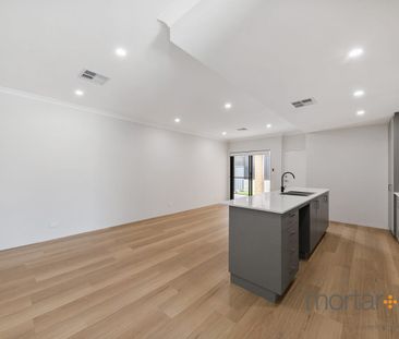 A Street-Front Special! - Photo 6