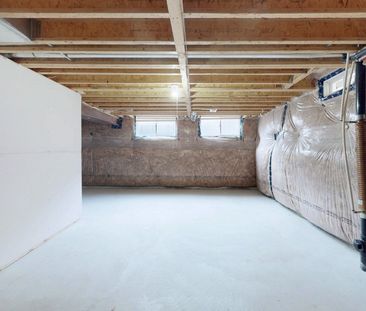 For Lease - 2372 Equestrian Crescent, Oshawa, Ontario - Photo 6