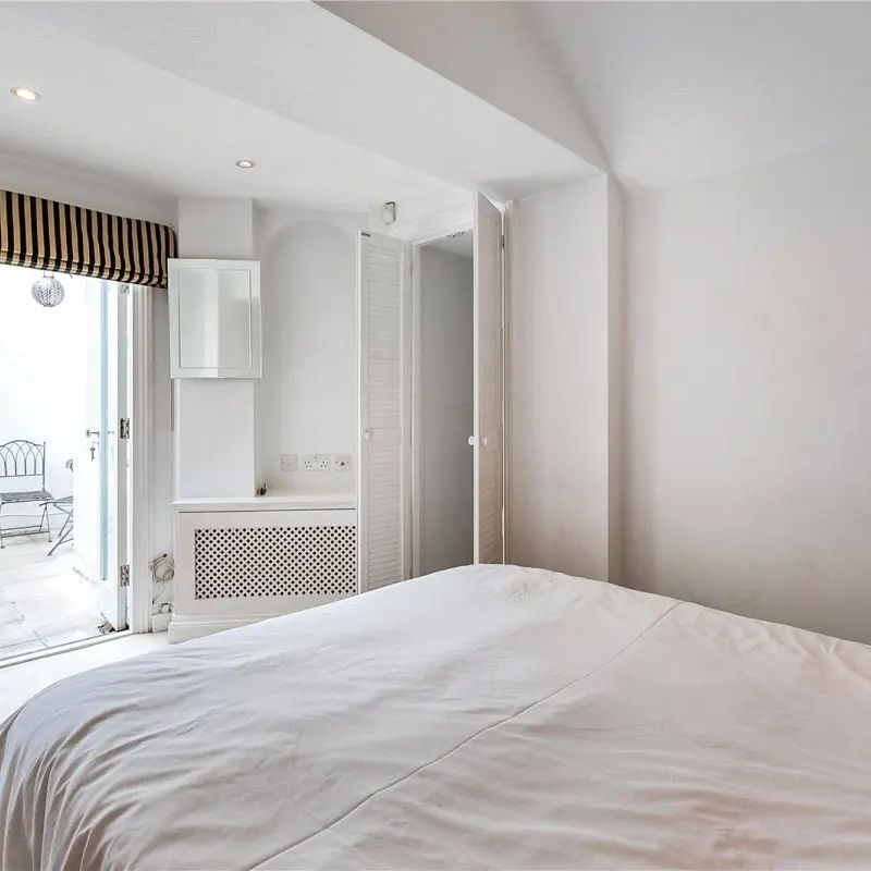 1 bedroom flat in South Kensington - Photo 1