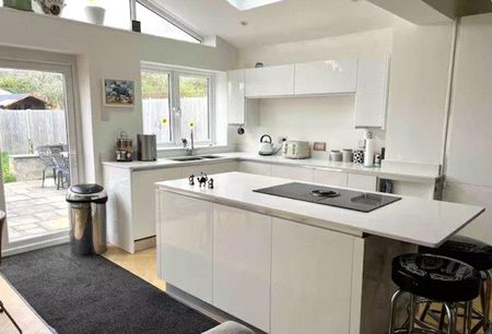 3 bedroom terraced house to rent - Photo 3