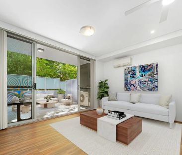 Sunny North Facing Huge Courtyard Apartment - Photo 1