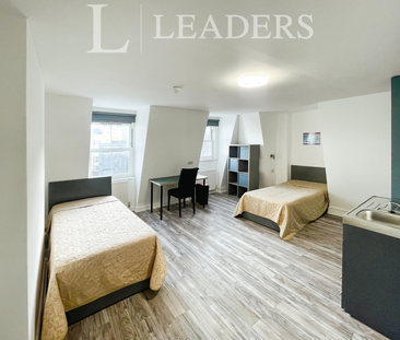 studio to rent 79-81 West Street, Brighton, BN1 - Photo 1