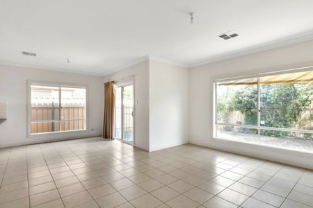 14 Chifley Avenue, Hope Valley SA, Belconnen - Photo 2