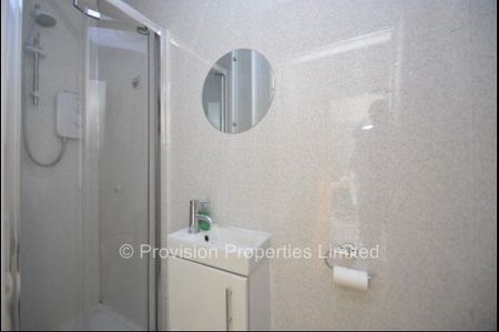 Flats in Leeds Properties Leeds - Photo 4