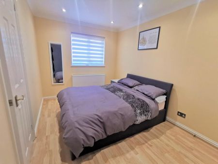 5 bedroom detached house to rent - Photo 3