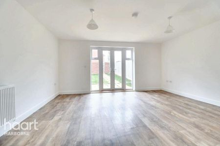 3 bedroom semi-detached house to rent - Photo 3