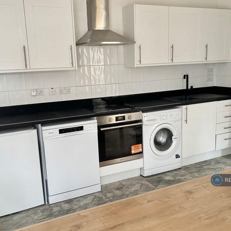 4 bedroom maisonette to rent - Photo 1