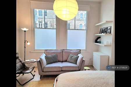 Studio to rent - Photo 3