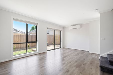 Executive town home in the heart of Balwyn North - Photo 2