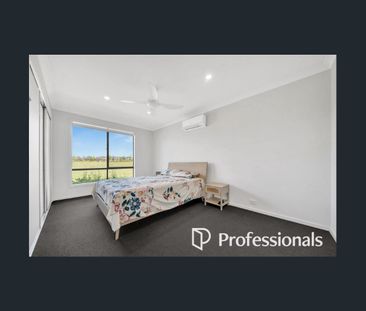 Modern 3-Bedroom Duplex Living with Stunning Views - Photo 4