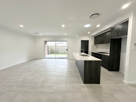 Sophisticated Living in the Heart of Gledswood Hills - Photo 3