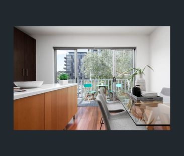 Stylish 3-Bedroom Townhouse with Rooftop Terrace in Prime Location - Photo 6