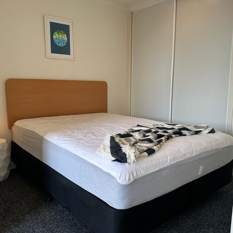 Queen Street Delight: Cozy 1 Bed, 1 Bath Apartment - Photo 1