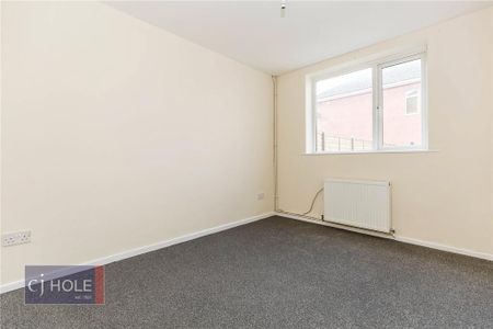 4 bedroom semi-detached house to rent - Photo 5