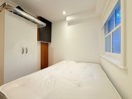 2 Bed Flat, Pembroke Road, W8 - Photo 4