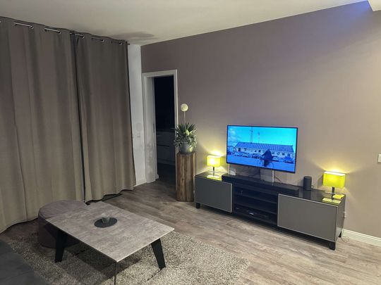 **Wunderschönes und modern möbeliertes Apartment mit Balkon und Schwimmbad in Bothfeld** - Photo 1