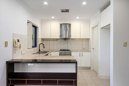 Stylish Entertainer's Duplex in a Lifestyle Location - Photo 5