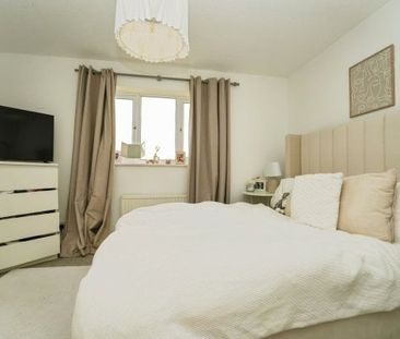 St. Michaels Close, Evesham, WR11 - Photo 2