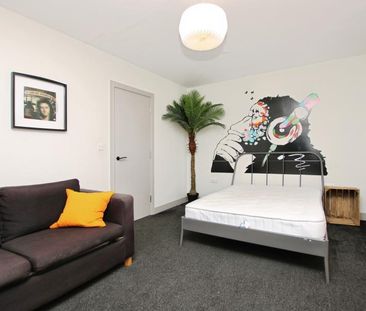4 bedroom townhouse to rent - Photo 3