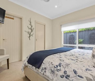Three bedroom, 2 storey townhouse in sought after area of "Olde Ber... - Photo 3