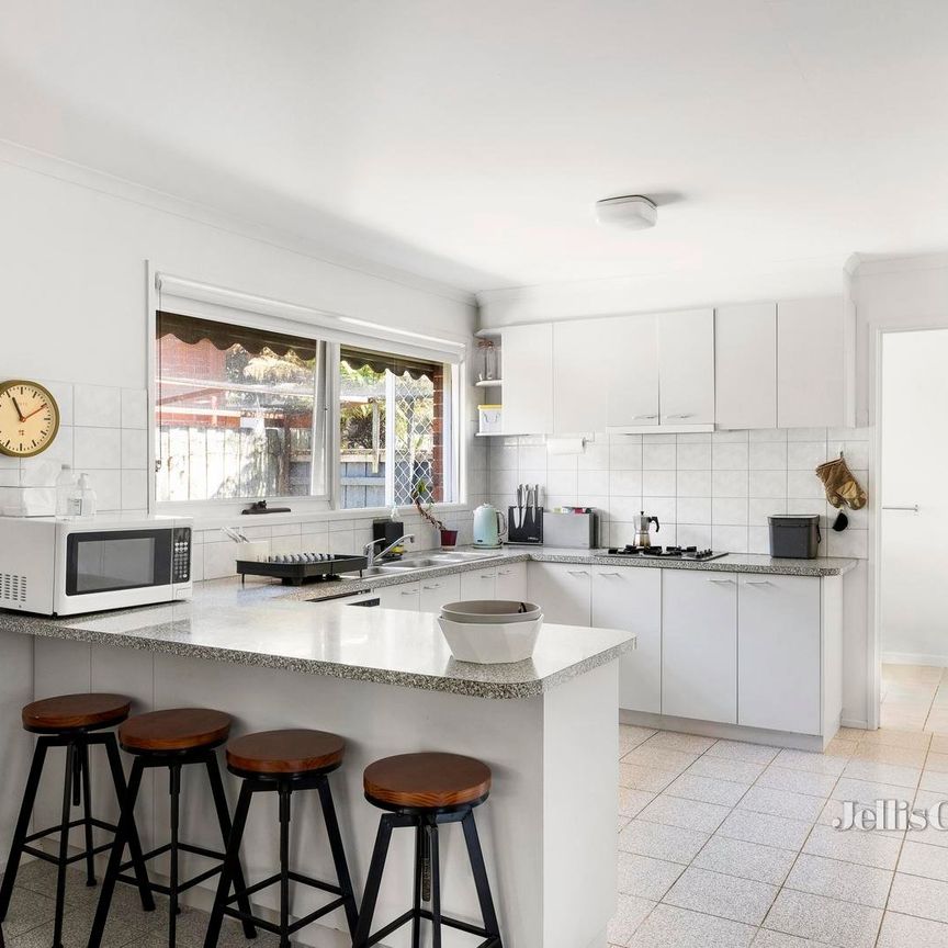 1/15 Elizabeth Crescent, Carnegie - Photo 1