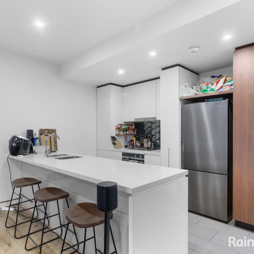 “Inner City Living At It's Best!” - Photo 1