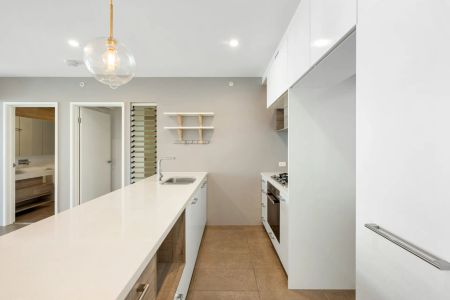 Elegant City Living in the Iconic Skyneedle Apartments - Photo 5