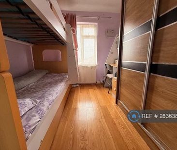 4 bedroom semi-detached house to rent - Photo 4