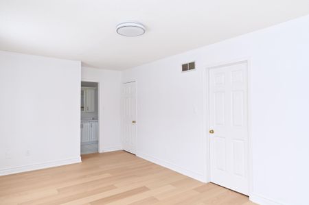 For Lease - 119 Cromwell Road, Vaughan, Ontario - Photo 2