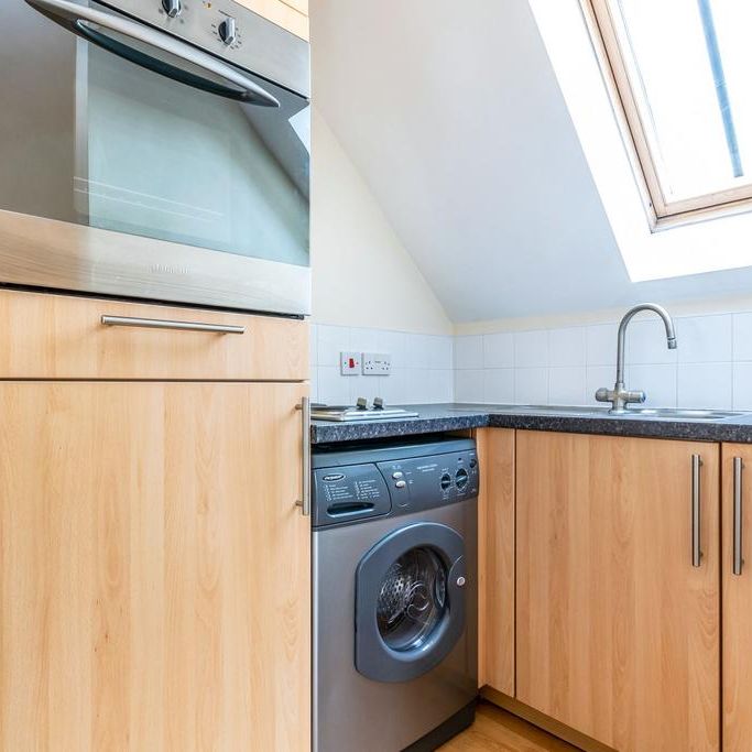 Studio to rent - Photo 1