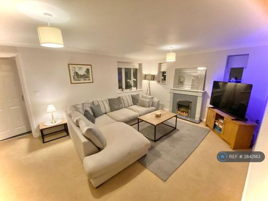 1 bedroom in a house share to rent - Photo 1