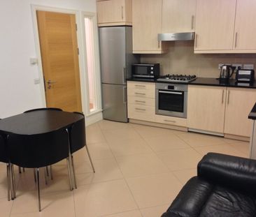 2 Bed Flat, Very Near Mattock Lane Walpole Park , W5 - Photo 3