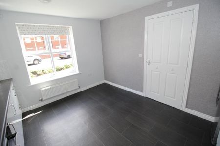 4 bedroom detached house to rent - Photo 3
