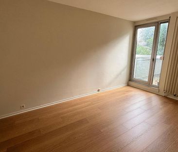 Location Appartement 4 pièces 99m² CHAMALIERES 63400 - Photo 1