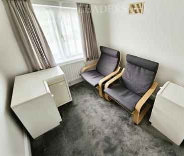 4 bedroom semi-detached house to rent - Photo 4