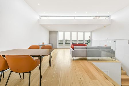 Impressive two bedroom apartment with wonderful views overlooking Primrose Hill NW8 - Photo 5